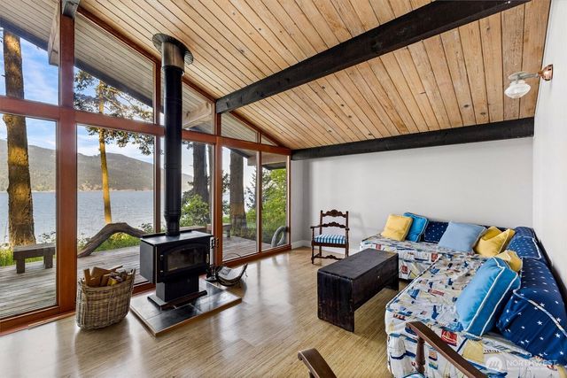 48 Eliza Island, Bellingham, WA 98226