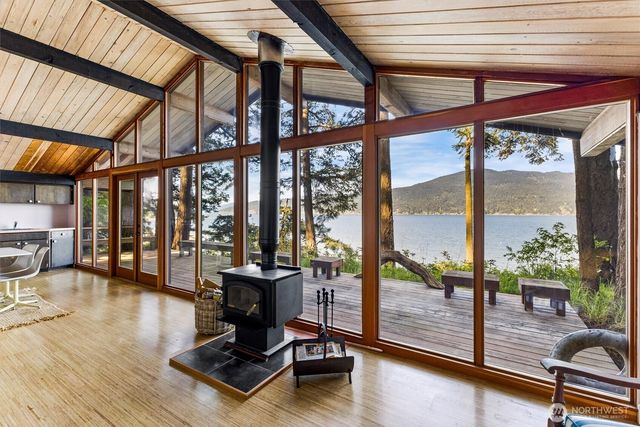 48 Eliza Island, Bellingham, WA 98226
