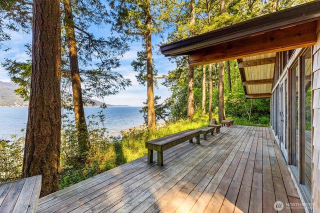 48 Eliza Island, Bellingham, WA 98226