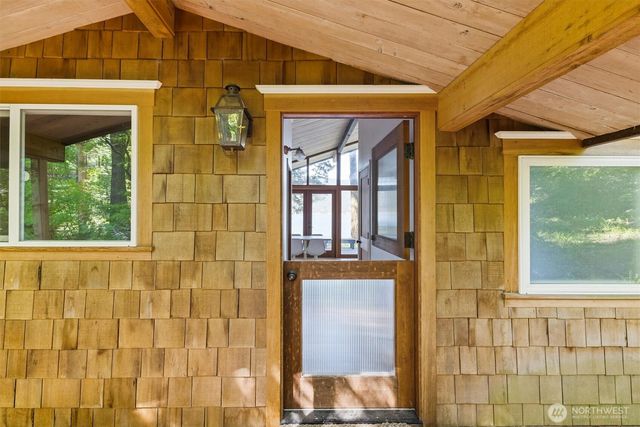 48 Eliza Island, Bellingham, WA 98226