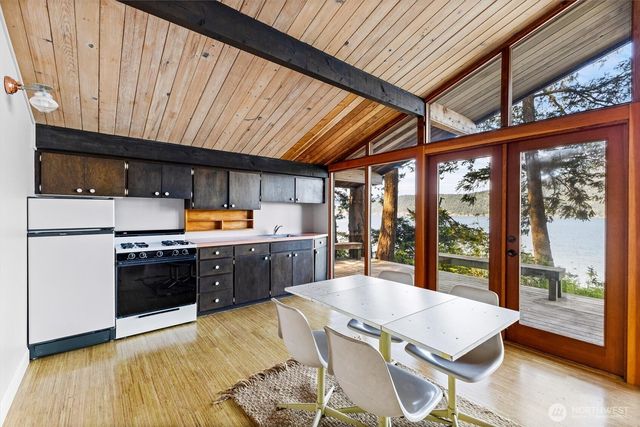 48 Eliza Island, Bellingham, WA 98226