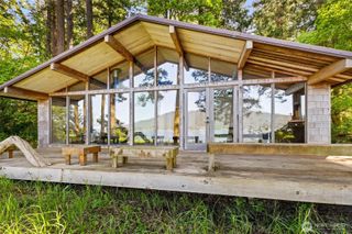 48 Eliza Island, Bellingham, WA 98226