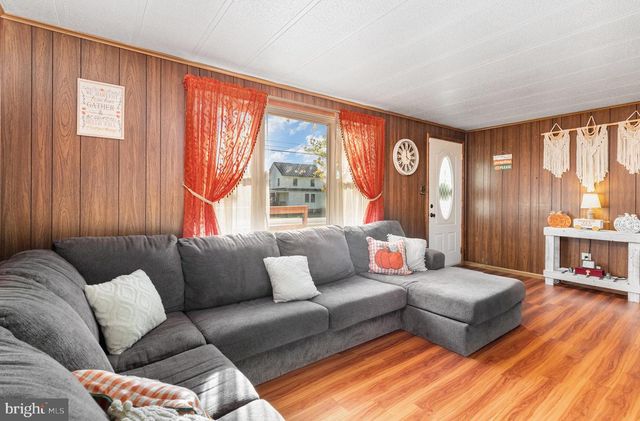 33 MOUNT AIRY RD, New Providence, PA 17560