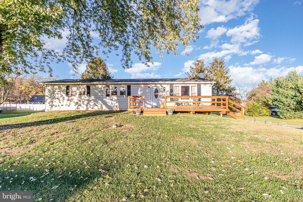 33 MOUNT AIRY RD, New Providence, PA 17560