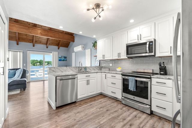 10 Pine Bluff Ave, Merrimac, MA 01860