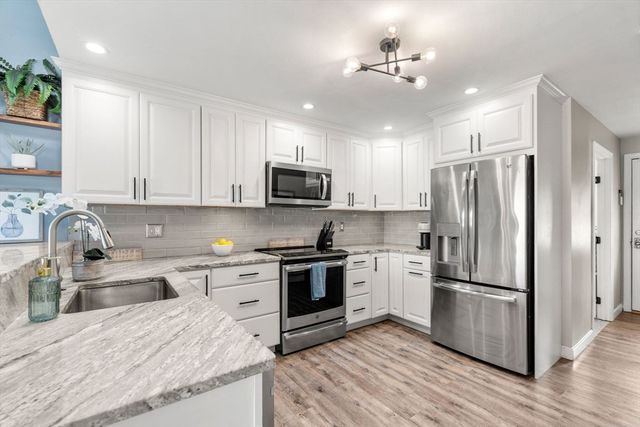 10 Pine Bluff Ave, Merrimac, MA 01860