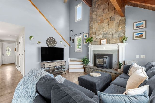 10 Pine Bluff Ave, Merrimac, MA 01860