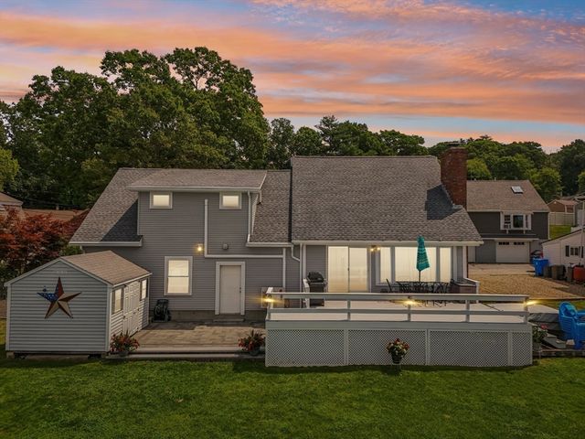 10 Pine Bluff Ave, Merrimac, MA 01860