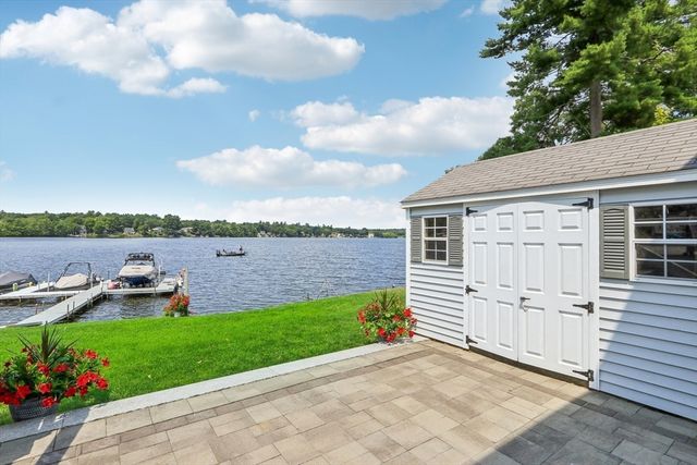 10 Pine Bluff Ave, Merrimac, MA 01860