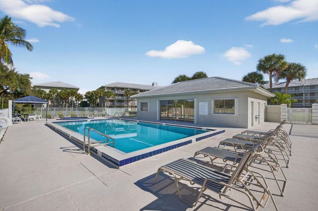 2581 Village Boulevard 401, West Palm Beach, FL 33409