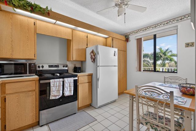 2581 Village Boulevard 401, West Palm Beach, FL 33409