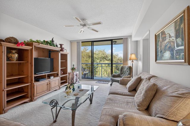 2581 Village Boulevard 401, West Palm Beach, FL 33409