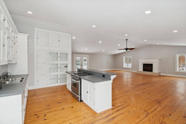 17490 G Drive N, Marshall Twp, MI 49068