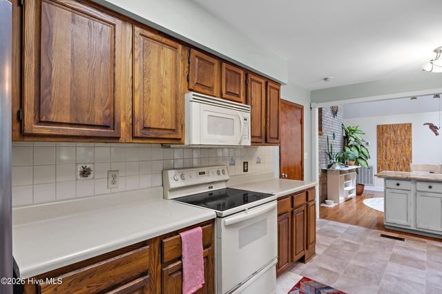 528 Pinehurst Circle, Hampstead, NC 28443