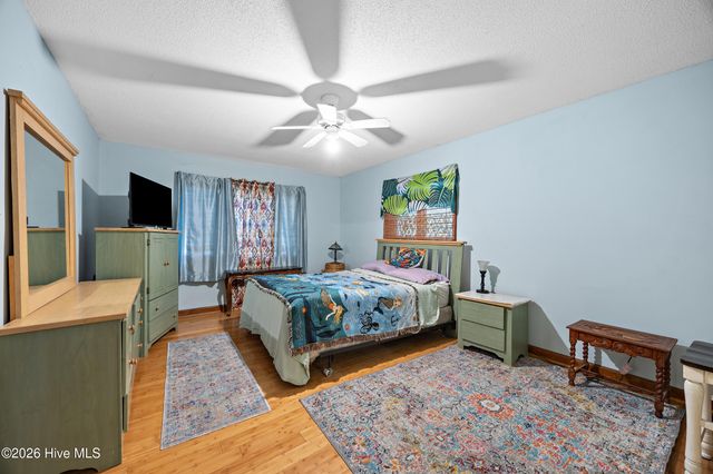 528 Pinehurst Circle, Hampstead, NC 28443