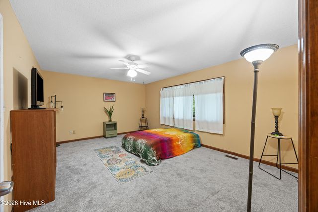 528 Pinehurst Circle, Hampstead, NC 28443