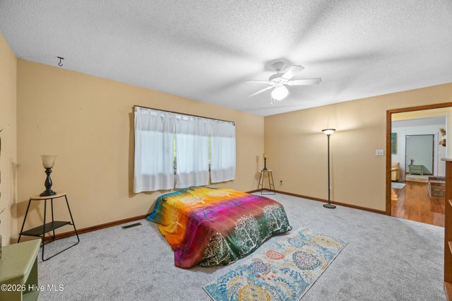 528 Pinehurst Circle, Hampstead, NC 28443