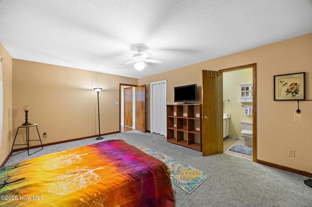 528 Pinehurst Circle, Hampstead, NC 28443