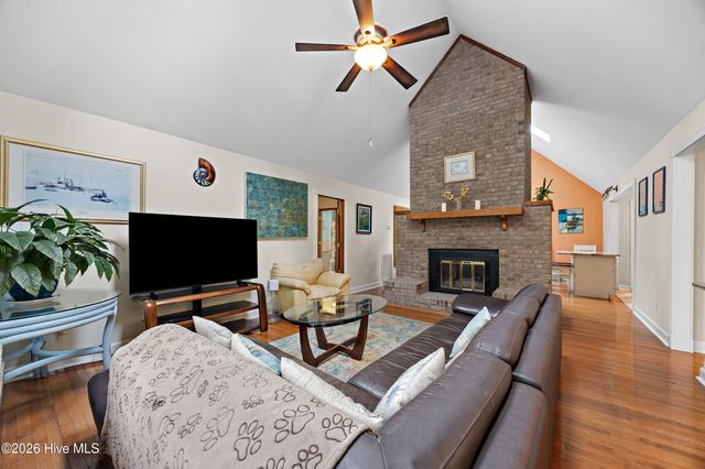 528 Pinehurst Circle, Hampstead, NC 28443