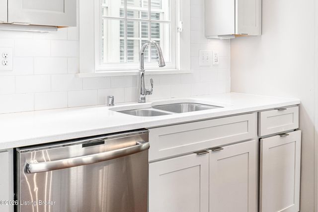 9513 Indian Pipe Ln, Prospect, KY 40059