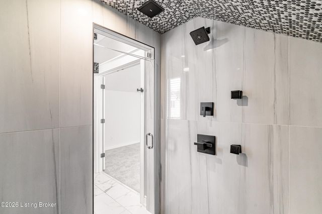 9513 Indian Pipe Ln, Prospect, KY 40059