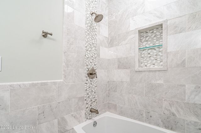 9513 Indian Pipe Ln, Prospect, KY 40059