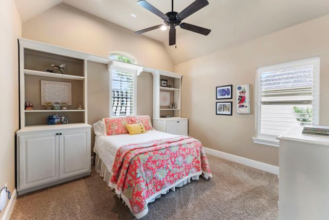 141 Evergreen Oak Drive, Conroe, TX 77384