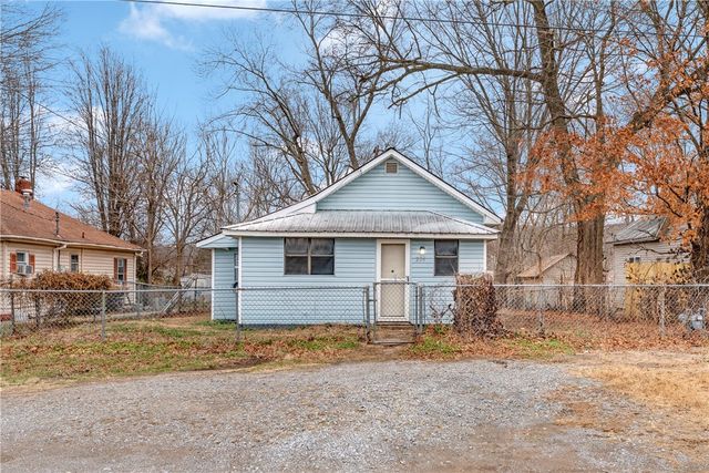 224 Maple Avenue, West Fork, AR 72774