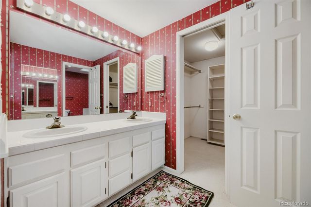 6018 E Briarwood Circle, Englewood, CO 80112