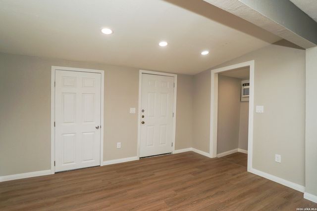 614 N Sabinas, San Antonio, TX 78207