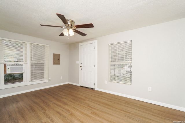 614 N Sabinas, San Antonio, TX 78207