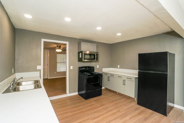 614 N Sabinas, San Antonio, TX 78207