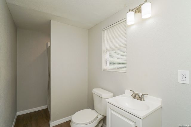 614 N Sabinas, San Antonio, TX 78207