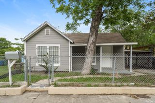 614 N Sabinas, San Antonio, TX 78207