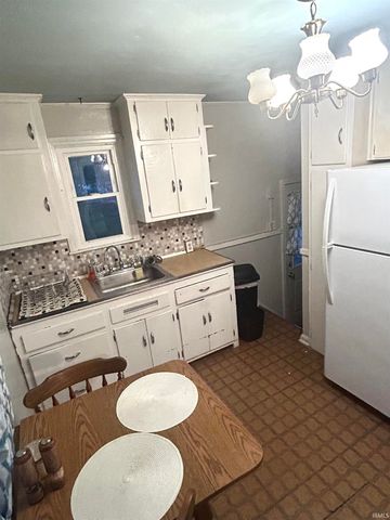 1904 E Delaware Street, Evansville, IN 47711