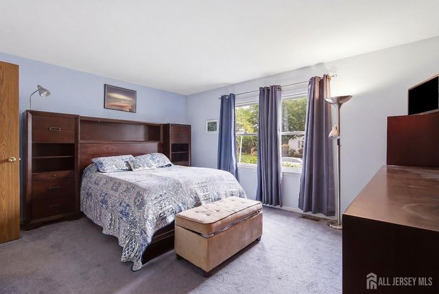 39 McFadden Drive, Monroe, NJ 08831