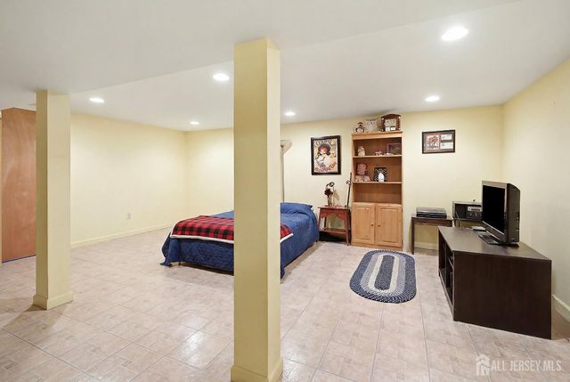 39 McFadden Drive, Monroe, NJ 08831