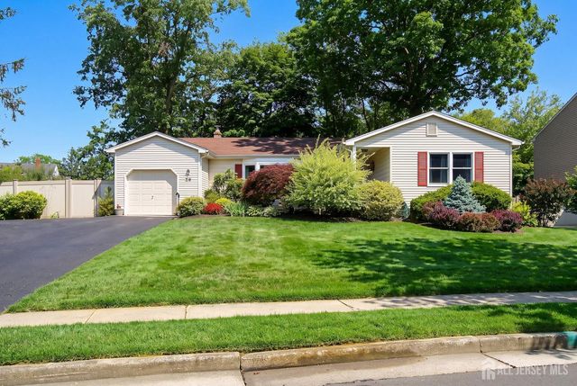 39 McFadden Drive, Monroe, NJ 08831
