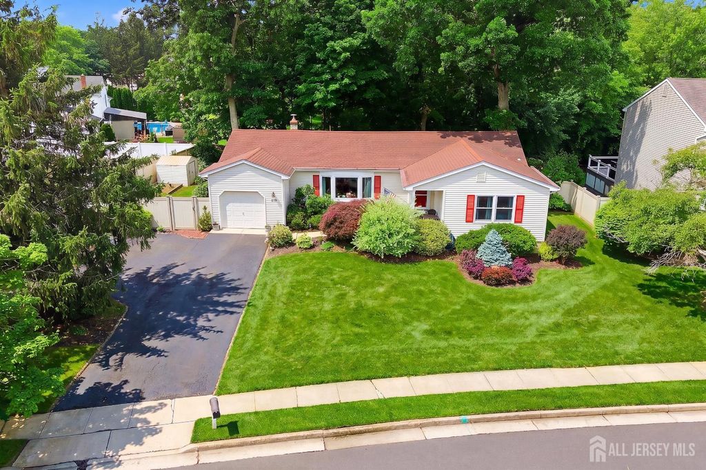 39 McFadden Drive, Monroe, NJ 08831