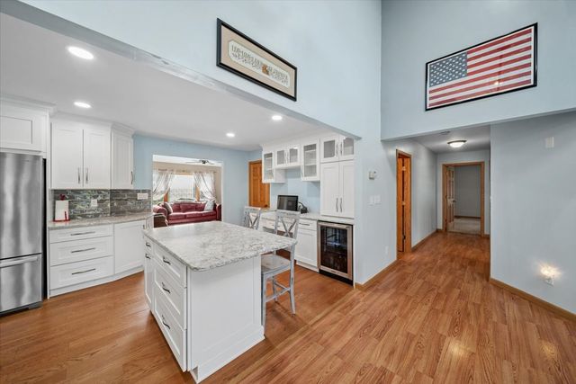 2 Division Street, Bristol, IL 60512