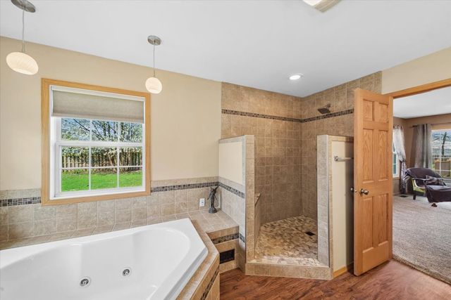 2 Division Street, Bristol, IL 60512