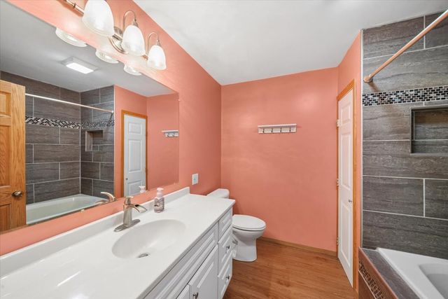 2 Division Street, Bristol, IL 60512