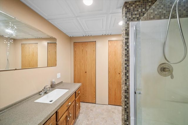 2 Division Street, Bristol, IL 60512