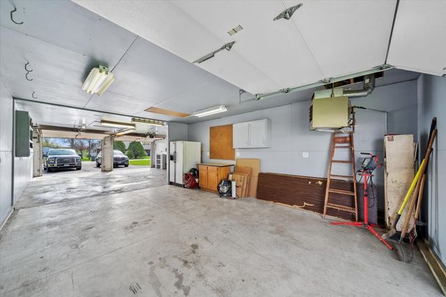 2 Division Street, Bristol, IL 60512