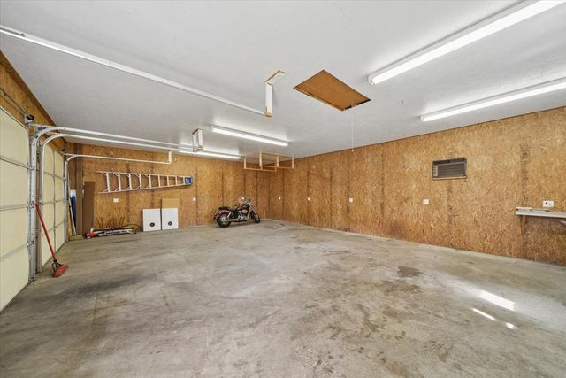 2 Division Street, Bristol, IL 60512