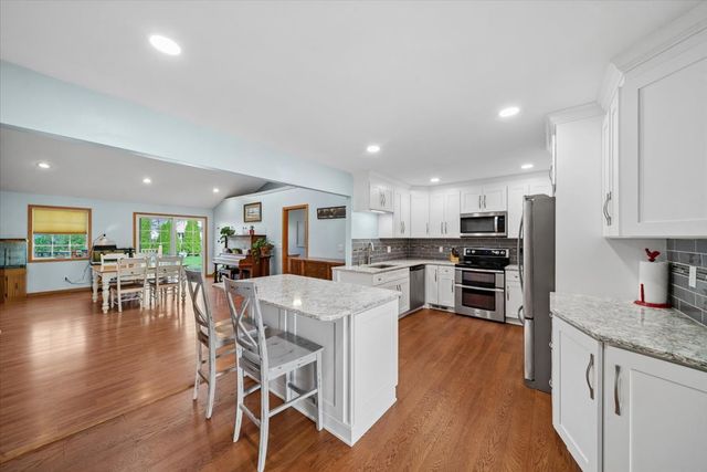 2 Division Street, Bristol, IL 60512