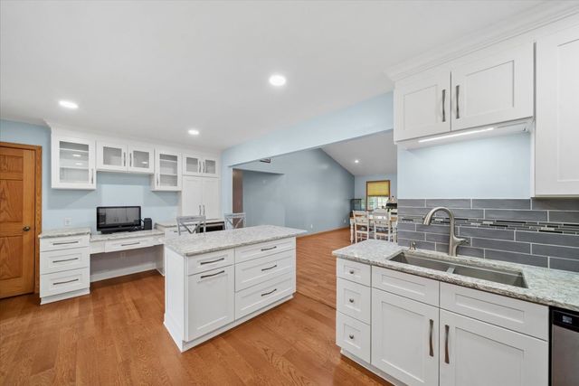 2 Division Street, Bristol, IL 60512