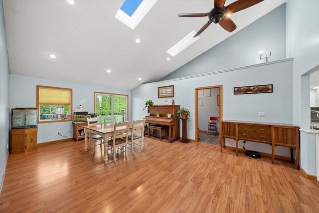 2 Division Street, Bristol, IL 60512