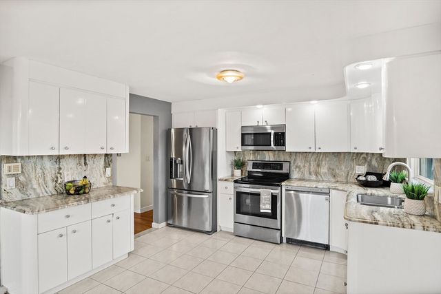 52 Augustus St, Revere, MA 02151