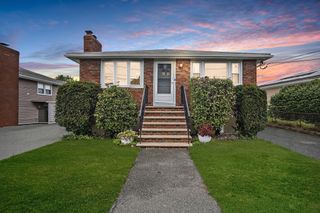 52 Augustus St, Revere, MA 02151